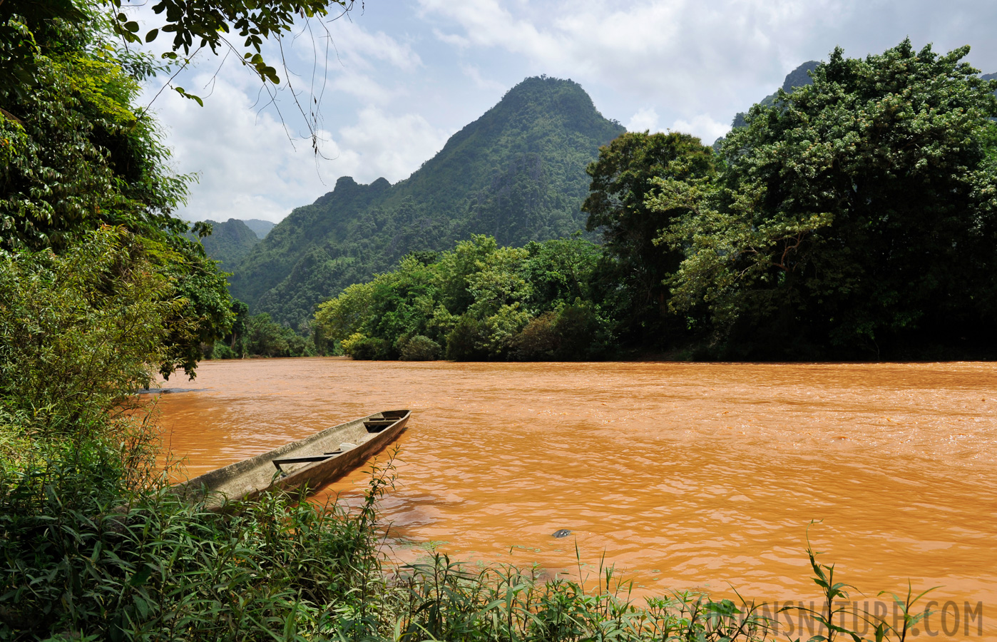 Vang Vieng [24 mm, 1/800 Sek. bei f / 8.0, ISO 200]